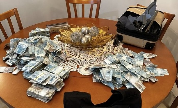 A ação foi a terceira fase da Operação Barco de Papel, que investiga supostas irregularidades na aquisição de letras financeiras emitidas pelo Banco Master